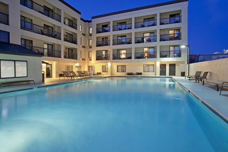 Courtyard By Marriott Nashville Vanderbilt West End Buitenkant foto
